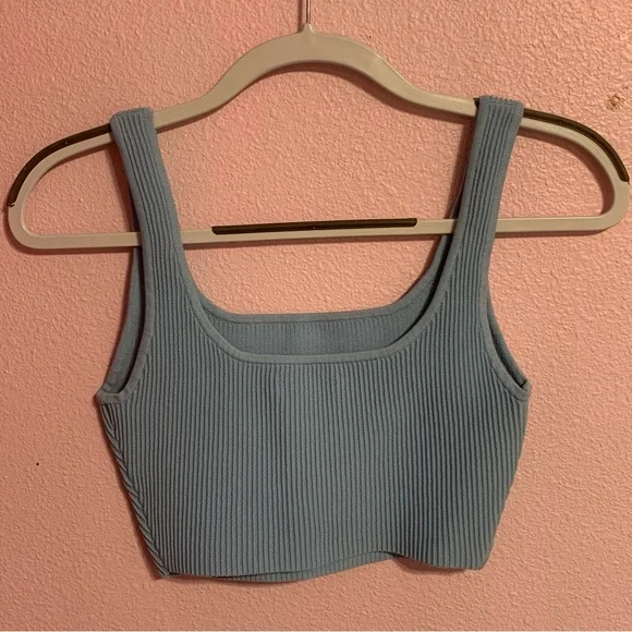 *SOLD* Aritzia Babaton Sculpt Knit Cropped Tank - Picture 3 of 5